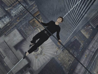 Mengintip Aksi Joseph Gordon-Levitt Jalan di Atas Kabel
