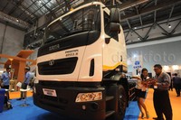     Tata Motors memamerkan kendaraan komersialnya di Indonesia Transport Supply Chain and Logistic 2015 (ITSCL)