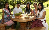 Ajang yang telah digelar kali ketiga ini mengusung kekayaan batik Banyuwangi yang kental akan filosofi dinamika alam semesta. Salah satu karya Pricilla Saputro dengan tema Dramatic Carnival of Beat akan diperagakan malam nanti di Taman Blambangan oleh Putri Indonesia 2015, Anindya Kusuma beserta 2 finalis Putri Indonesia lainnya. Putri Akmal/detikNews.