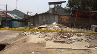 Garis polisi dipasang di bedeng tersangka. Kartika Sari Tarigan/detikcom.
