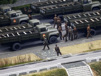 Parade Militer Ramaikan HUT Partai Pekerja Korut