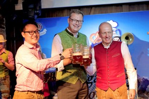Rayakan Kegembiraan Oktoberfest di Paulaner Brauhaus