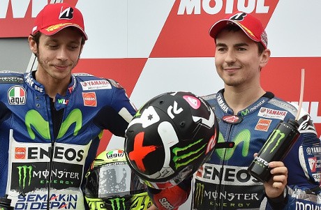 Rossi Siap Bertarung dengan Lorenzo hingga Finis