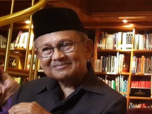 B.J. Habibie Luncurkan Biografi Rudy, Kisah Masa Muda Sang Visioner