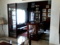 Semua benda yang tersimpan di dalam museum ini masih sama seperti aslinya, dan tidak satu pun menggunakan replika. Termasuk foto-foto kenangan, sampai awetan harimau yang ada di salah satu ruangan rumah milik Sang Jenderal (Wahyu/detikTravel)