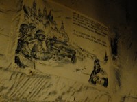 Dinding gua terbuat dari batu kapur, sehingga para seniman menggunakan arang untuk membuat lukisan (Sastri/detikTravel)
