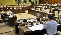 Suasan rapat yang membahas pembentukan Peraturan KPU (PKPU) khusus terhadap calon tunggal pada Pilkada 2015. Lamhot Aritonang/detikFoto.