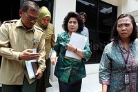     Menkes Nila Moeloek meninggalkan Kemenkopolhukam usai rapat membahas kebakaran hutan.