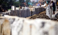 Beton-beton untuk turap Kali Ciliwung.