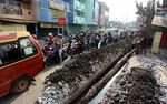 Perbaikan Saluran Air Bikin Macet