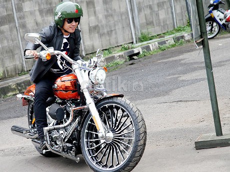 Dituding Pukul Wartawan, Ini Penjelasan Asisten Denny Cagur