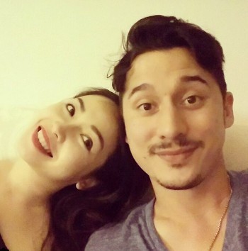 Pose Mesra Lain Nino Fernandez-Chef Marinka