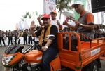 BNI Berbagi Motor 3 Roda dan Beasiswa di Sumbar