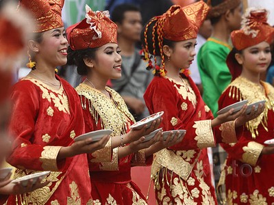 Kesenian Tradisional Tutup Tour de Singkarak 2015