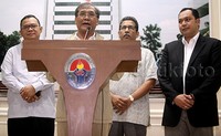 Selain Sutjipto, yang juga menjabat ketua umum Pengurus Besar Persatuan Olahraga Dayung Seluruh Indonesia (PB PODSI) ditetapkan pula tiga nama sebagai wakil Satlak Prima. Mereka adalah Anton Subowo (Wakil I), Sadik Algadri (Wakil II), Taufik Hidayat (Wakil III), dan Lukman Niode (Wakil IV).