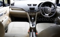 Suzuki juga memperbarui Ertiga di bagian interior mobil. Interior New Ertiga tampil lebih segar dan gaya dengan adanya New Pattern Fabrix Material seat dan Trim Door.