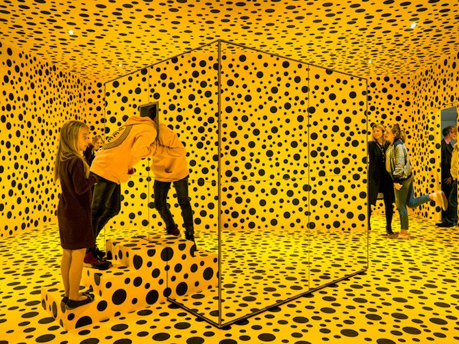 Wow! Ruangan Penuh Polkadot Kuning Yayoi Kusama