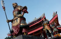 Klenteng besar dan megah ini sudah berdiri sejak 611 tahun lalu dan sudah beberapa kali dipugar atas bantuan dari para pengusaha keturunan Tionghoa di nusantara. Bahkan bantuan juga datang dari pemerintah China.