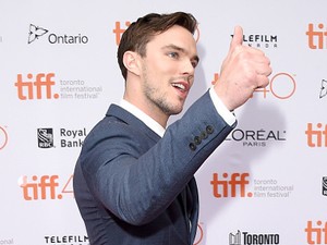 Nicholas Hoult Cowok Paling Hot 2015 Versi Miss Vogue