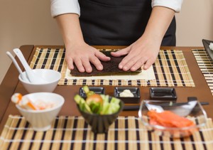 Di Nadeshico Sushi, Sushi Bar di Tokyo Ini Seluruh Pegawainya Wanita
