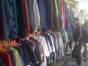 Tarif Loloskan Pakaian Impor Bekas Ilegal Hanya Rp 200 Juta per Kontainer