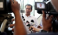 Saya akan datang untuk berkoordinasi karena saya juga punya hubungan baik dengan mereka. Dan, saya juga siap jika memang mereka menginginkan saya menjadi jembatan ke KOI. Yang pasti, saya akan berusaha agar kita bersatu dan bersama membangun prestasi olahraga, ujar Muddai Madang.