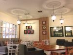 Ada Sate Maranggi dan Burger Blinkers di Street Bistro