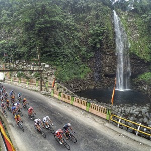 Ademnya Air Terjun Lembah Anai, Megahnya Istano Basa Pagaruyung