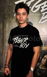Girls, Gantengan Stefan William atau Maxime Bouttier?