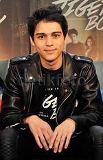 Girls, Gantengan Stefan William atau Maxime Bouttier?
