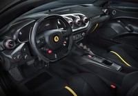 Tanpa kompromi, gaya desain interior Ferrari F12tdf ini dibuat dengan gaya yang sporty. Bagian interior sengaja menampilkan kokpit Spartan dengan derajat yang sama. Istimewa/dok Ferrari.