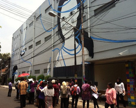 Dua Mural Raksasa Bertengger di Gedung Komnas Perempuan