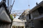 Crane Timpa Rumah Pensiunan Jenderal Polisi