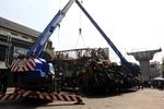 Crane Timpa Rumah Pensiunan Jenderal Polisi