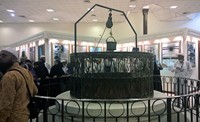 Pengunjung bisa datang dan melihat koleksi museum tanpa harus merogoh koceknya.