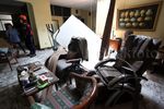 Atap Rumah Pensiunan Jenderal Polisi Jebol Tertimpa Crane