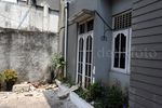 Atap Rumah Pensiunan Jenderal Polisi Jebol Tertimpa Crane