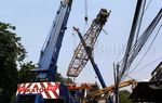 Atap Rumah Pensiunan Jenderal Polisi Jebol Tertimpa Crane