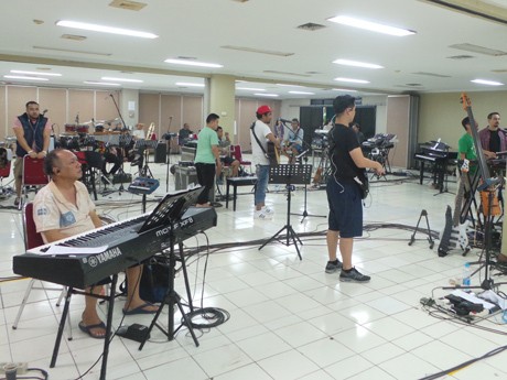 H-2 Konser, Glenn Fredly Grogi Campur Senang