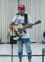 Aww, Aura Kasih Setia Temani Glenn Latihan Jelang Konser