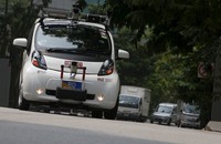 Di Singapura yang memiliki keterbatasan sumber daya manusia berharap, mobil tanpa sopir ini mampu mendorong masyarakat untuk menggunakan angkutan umum. REUTERS/Edgar Su.