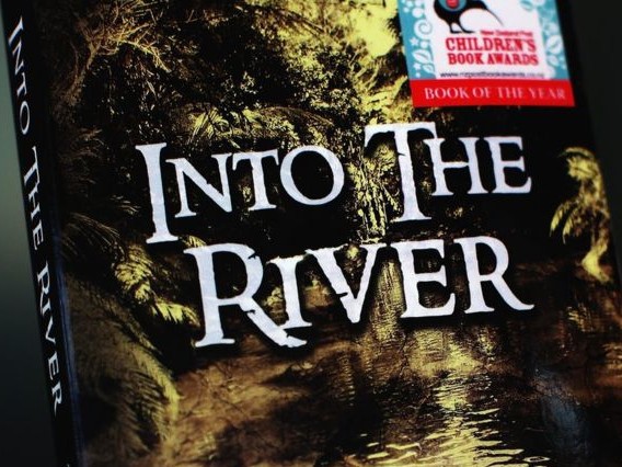 Novel Into the River Dilarang Beredar karena Isu Rasisme