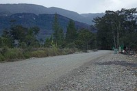 Pembangunan masih banyak terlihat di sana-sini. Yang paling umum dijumpai adalah pembangunan jalan untuk menghubungkan satu kota ke kota lainnya di Wamena (Randy/detikTravel)