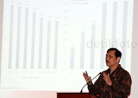 Dalam acara ini kami akan membahas lima subjek yaitu perkembangan Pilkada, situasi keamanan Indonesia terkini, narkoba, ekomomi dan kebakaran hutan, kata Luhut di Hotel Borobudur, Jumat (16/10/2015).