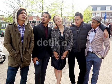 Negeri Van Oranje, Akankah Cinta Jadi Duri dalam Persahabatan?