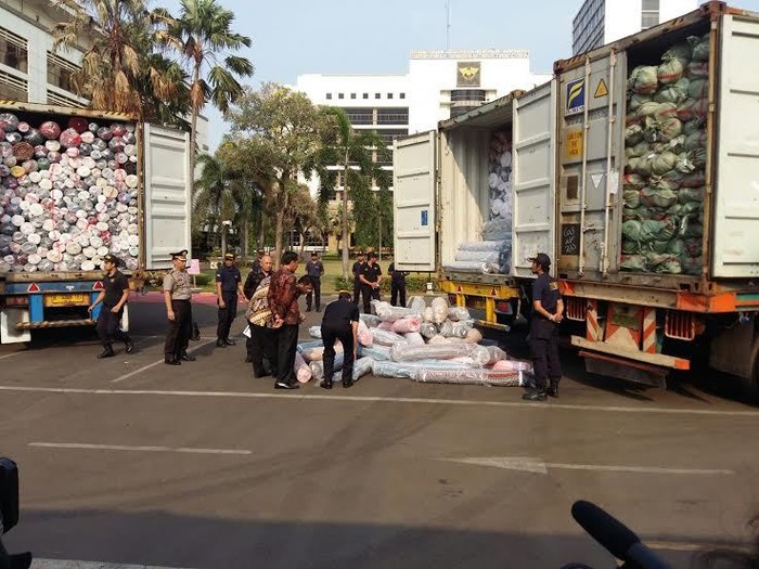 Banyak Tekstil Impor Ilegal Lolos Dari Pelabuhan, Ini Modusnya