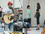 Deretan Artis di HUT !nsert, Aura Kasih Setia Temani Glenn Fredly