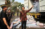 Jokowi Musnahkan 4 Kontainer Tekstil Impor Ilegal