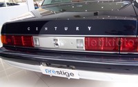 Toyota Century memiliki mesin 5 liter V12 dengan kapasitas 5000 cc. Tenaga atau horse power yang dihasilkan dengan kapasitas tersebut tidak besar, hanya 280 hp.