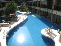 Hotel Four Points by Sheraton Bali terletak di jantung kawasan Kuta, tepatnya Jalan Benesari Banjar Pengabetan. Pelancong hanya perlu waktu sepuluh menit menggerakkan kaki ke Kuta, serta butuh durasi singkat menyusuri jalan ke kawasan Legian yang ramai tempat belanja dan kuliner (Baban/detikTravel)